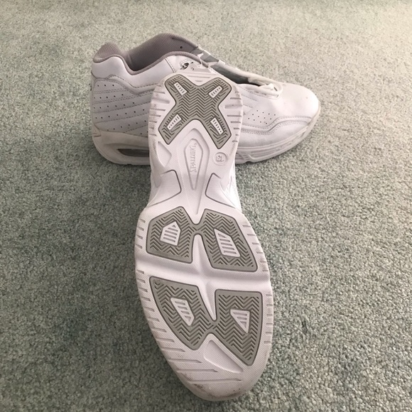 Spalding • Questar shoe - Picture 3 of 4